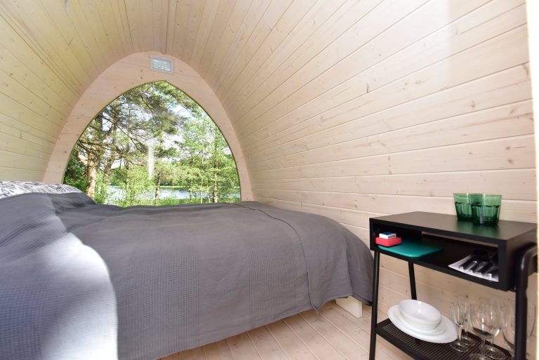 Namelis su langu į gamtą