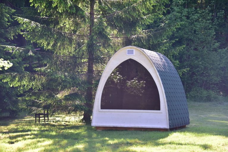 Namelis su panoraminiu langu