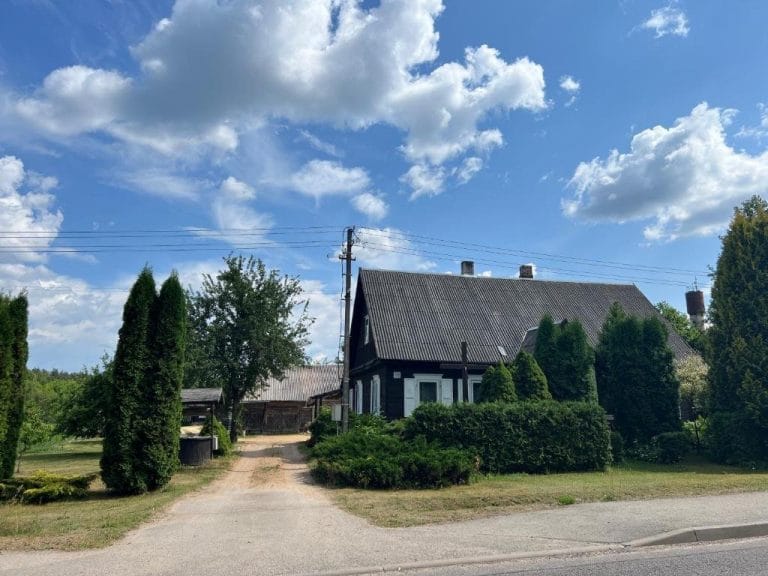 Įvažiavimas nuo kelio pusės