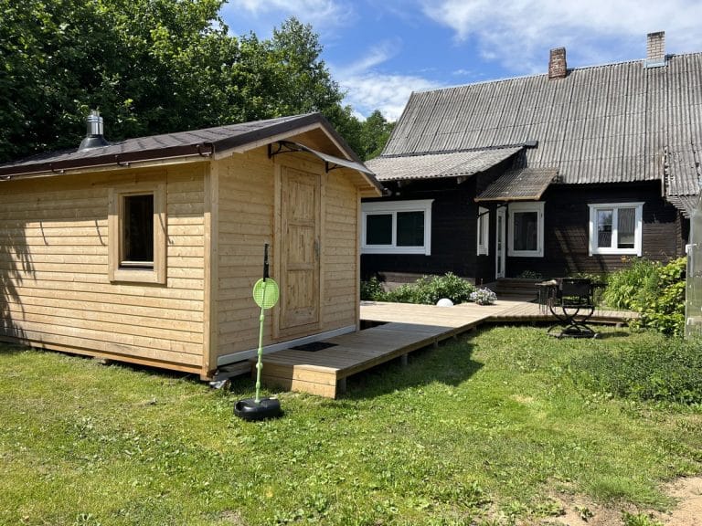 Medinė pirtis su gultais Villa Arjoloje