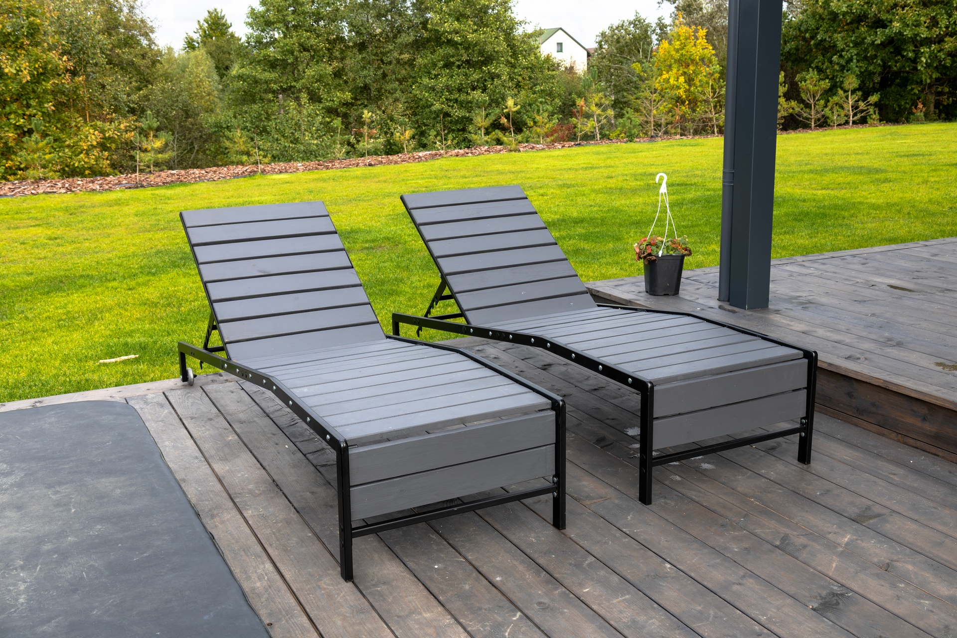 Gultai mediniai su metaliniais remais